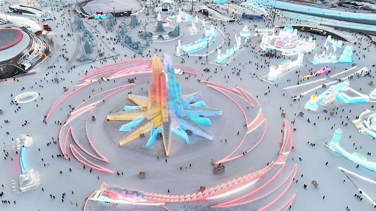 Cina, nello Heilongjiang il pi&ugrave; grande parco al mondo a tema ghiaccio e neve