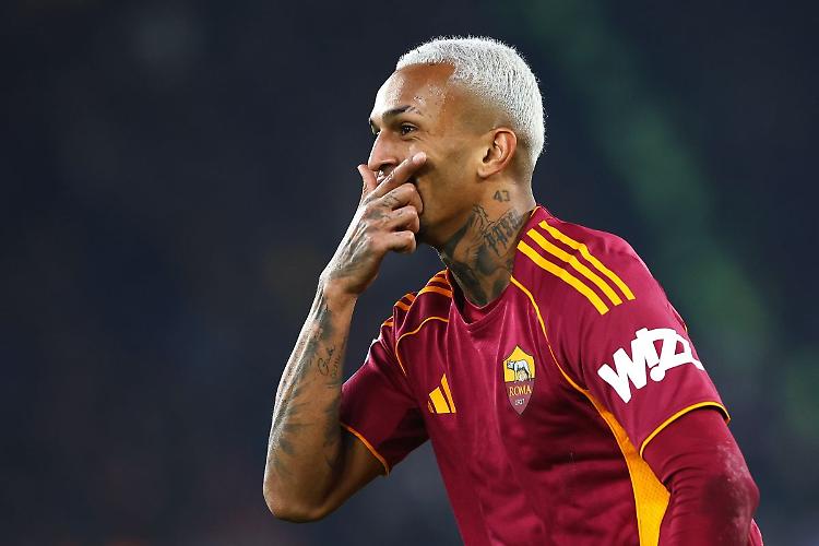 Wesley-gol, all'Olimpico la Roma piega il Como 1-0