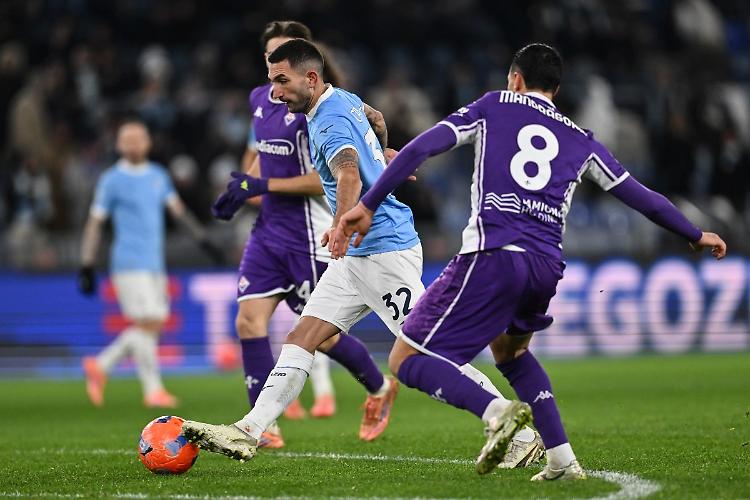 Finale thrilling all'Olimpico, Lazio-Fiorentina finisce 2-2