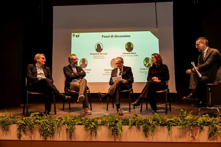 IA per studiare Sofocle, a Roma la prima sperimentazione EY-Istituto Santa Maria