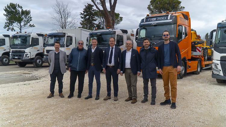 Toto Costruzioni rinnova la flotta, 52 camion Volvo per le grandi opere