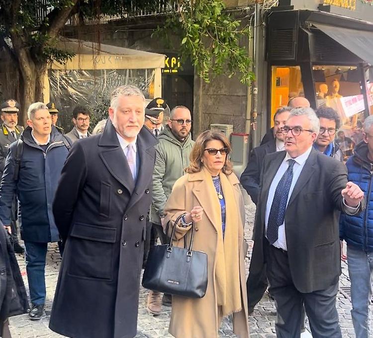 Giuli "Massimo sforzo del governo per il restauro del teatro Sannazaro"