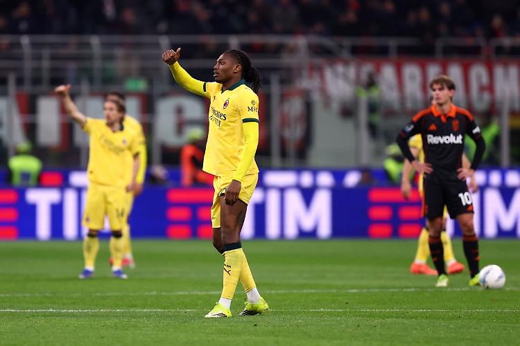 Leao risponde a Nico Paz, il recupero Milan-Como finisce 1-1
