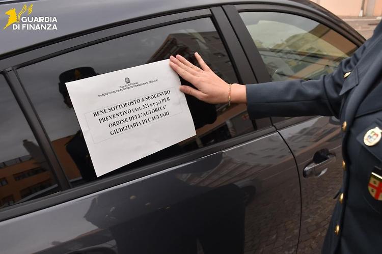 Fatture false per 1,6 mln di euro a Cagliari, sequestrati beni per 800mila euro