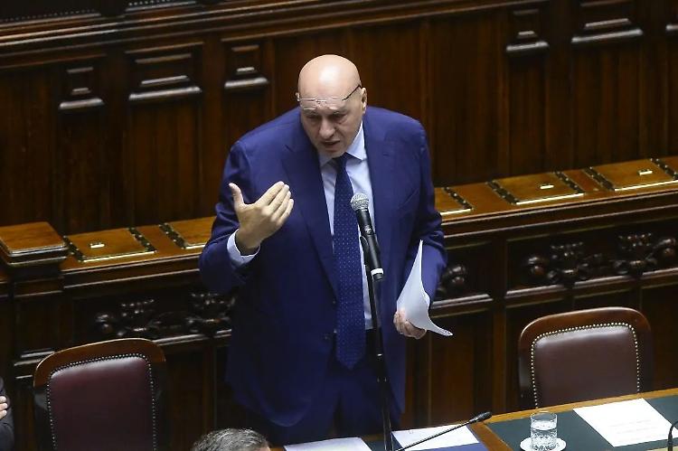 Iran, Crosetto "Dialogo continuo per evitare ogni spiralizzazione del conflitto"