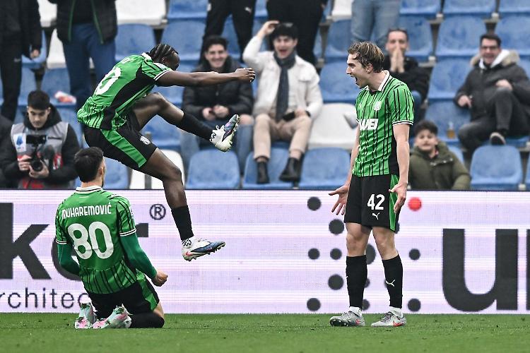 Impresa Sassuolo, resta in dieci ma batte 2-1 l'Atalanta