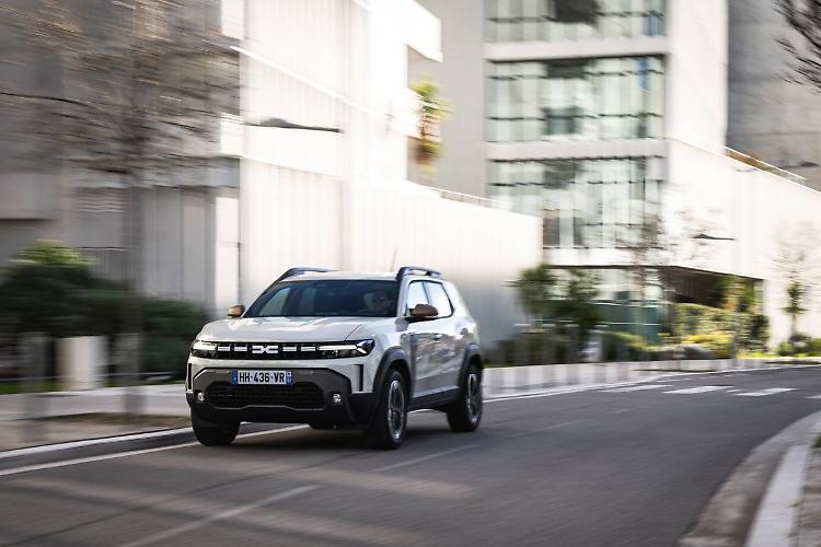Dacia Duster, design robusto e sostenibile per il SUV icona europea