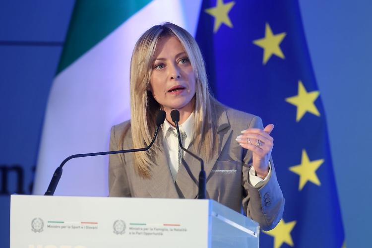Meloni "Non esistono politiche femminili ma visione femminile della politica"