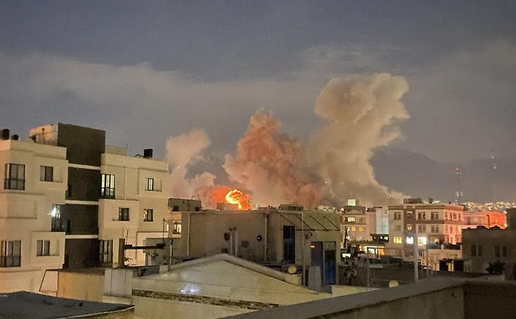 Esercito israeliano "Colpiti centri di comando a Teheran"