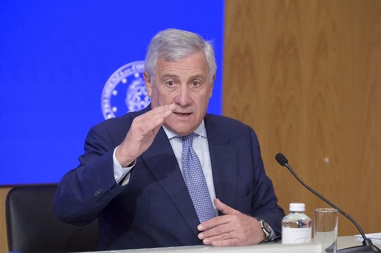 Iran, Tajani "Nessuna trattativa per passaggio navi italiane in Stretto Hormuz"