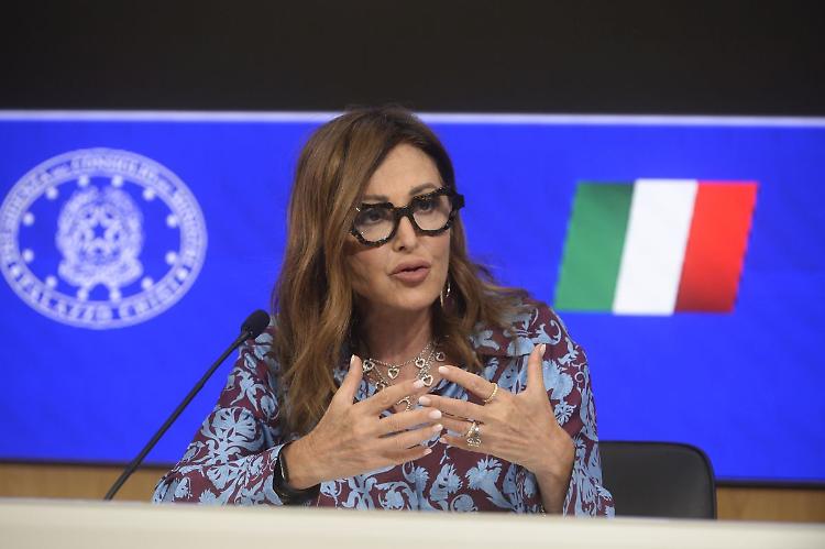 Santanch&egrave; "Serve un fondo europeo per il turismo"