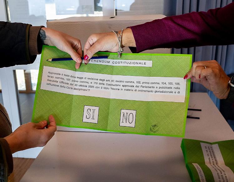 Referendum, per gli exit poll &egrave; davanti il No. Affluenza oltre il 58%
