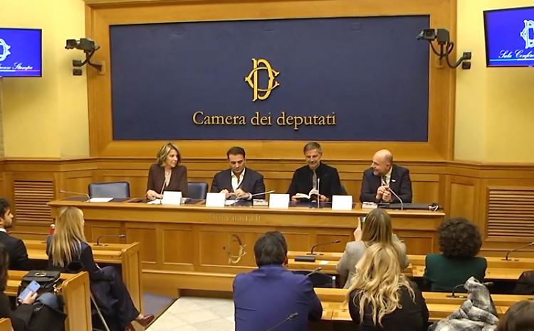 Beppe Convertini racconta in un libro l'Italia dei piccoli borghi