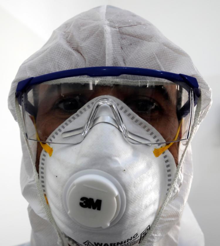 Coronavirus, documento britannico: 'L'epidemia durerà fino al 2021'