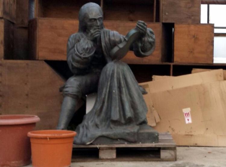 Stradivari trasloca in corso Garibaldi
