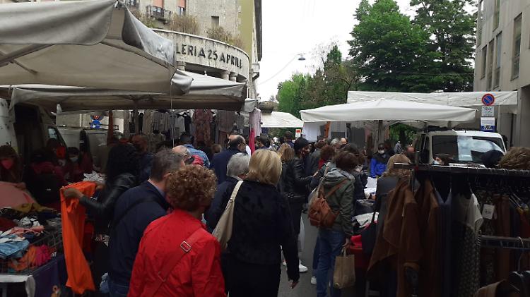 Mercato preso d'assalto