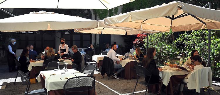 Corsa al plateatico. Ma gli arredi sono quasi introvabili