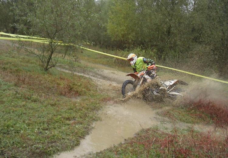 In moto nei campi, danni alle coltivazioni