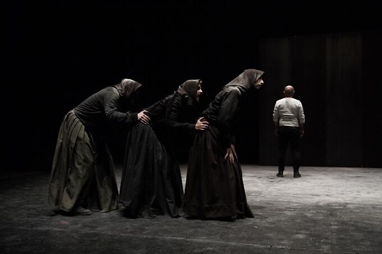 Nella Padania (in)felix  il teatro si faccia specchio di comunità 