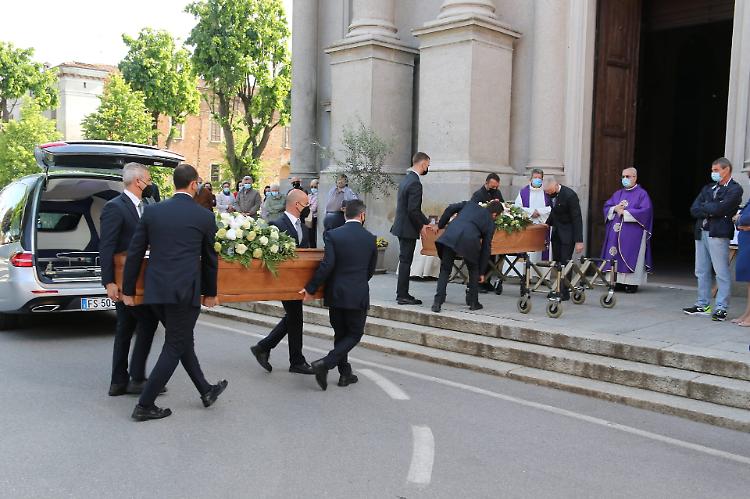 Pierina e Francesco, insieme anche per l'ultimo saluto
