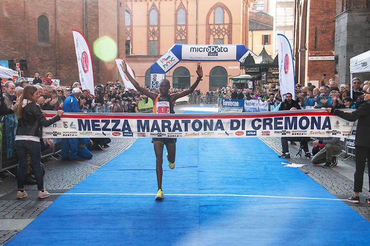 Cremona torna a correre con la HMC Mezza maratona