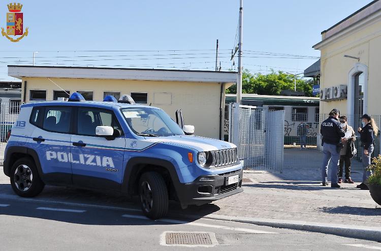 Pugno in volto e rapina a danni di un giovane, indagati dalla polizia due sedicenni 