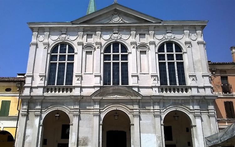 Il parroco risponde al sindaco: "La chiesa appartiene alla parrocchia"