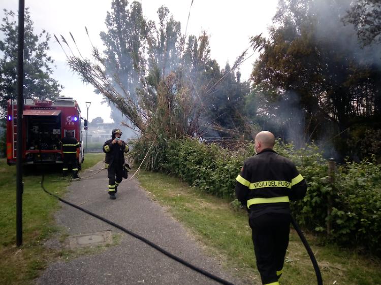 Rogo nell'area dei laghetti di via San Giuseppe