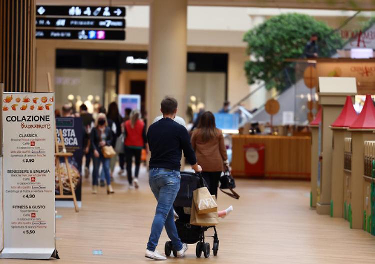 Dagli hub alle vaccinazioni 'delocalizzate', anche a casa