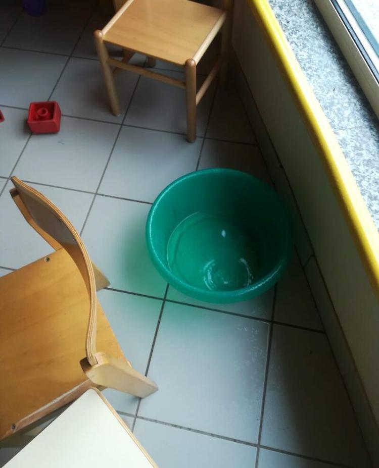 «Continua a piovere in aula alla materna dei Sabbioni»