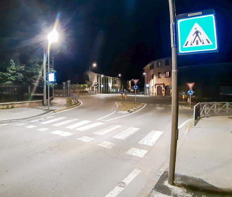 Luci a led, pedoni in sicurezza