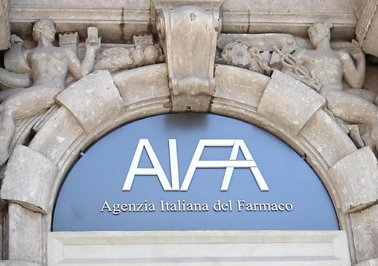 Covid: allerta Aifa per antivirale al posto del vaccino