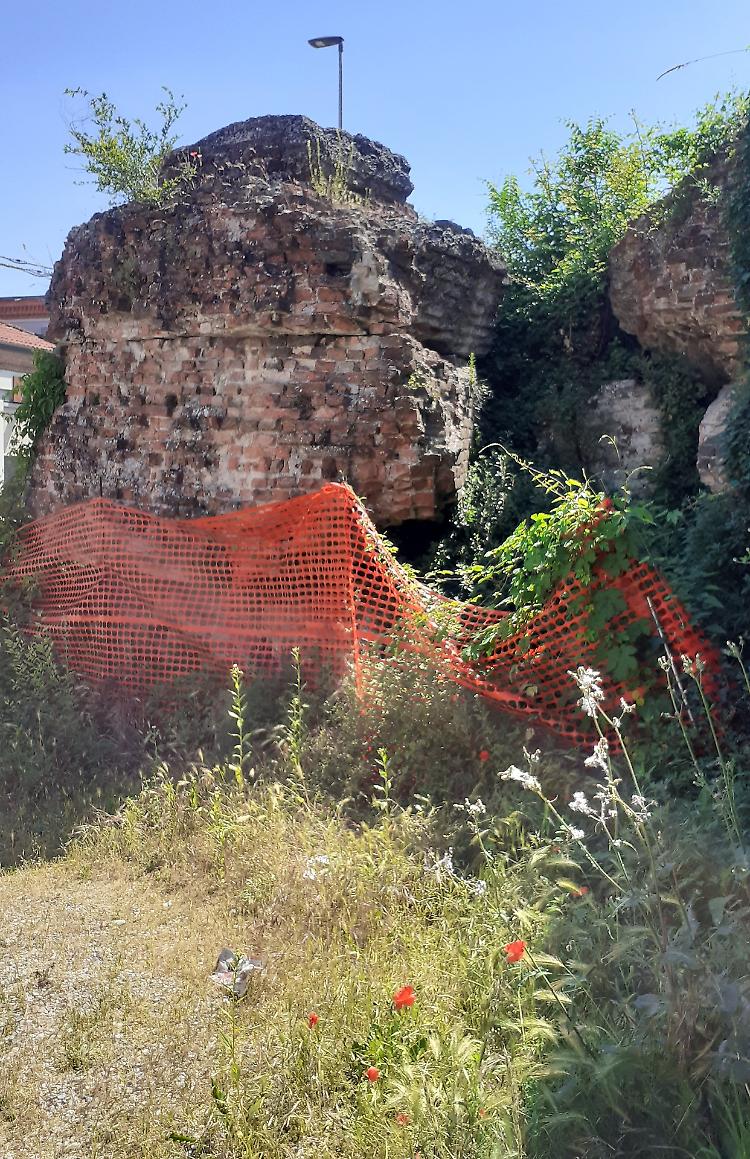 Bastione dimenticato: «Interventi alle mura»