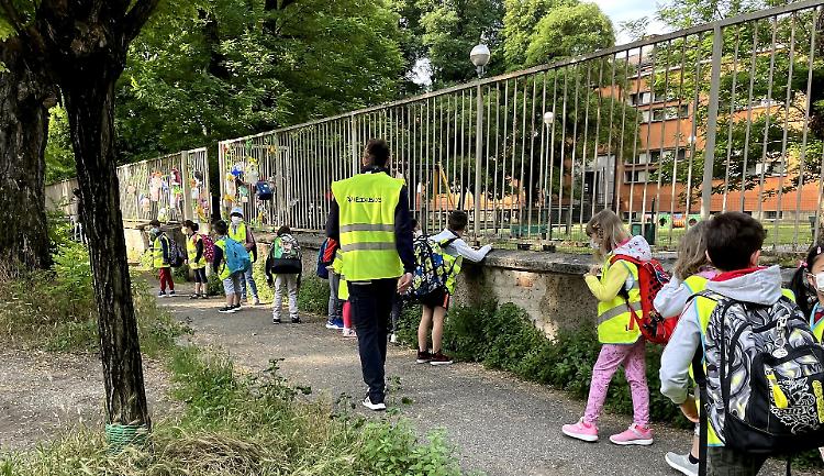 Piedibus, partita la sperimentazione a servizio della scuola Bissolati
