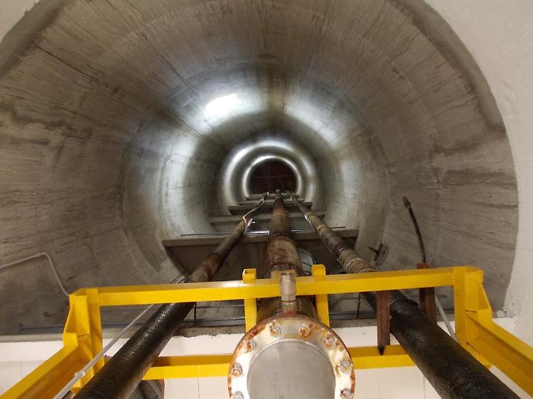 Acquedotto, lavori in corso per una perdita in una tubatura