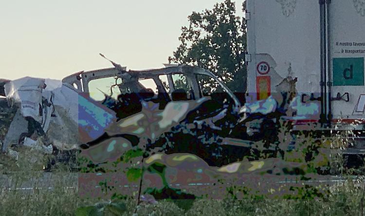 Il giorno dopo si cercano le cause della tragedia 