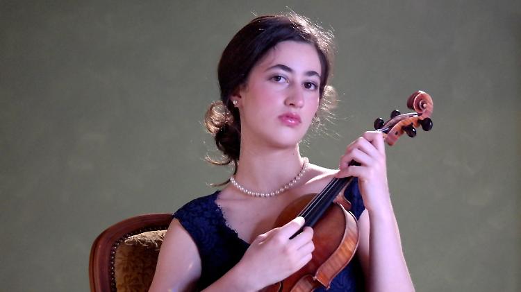 Il violino di Sofia Manvati suona in Consiglio regionale