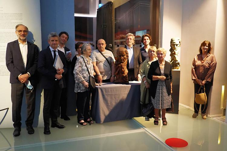 Due busti di Antonio Stradivari in dono al Museo del Violino