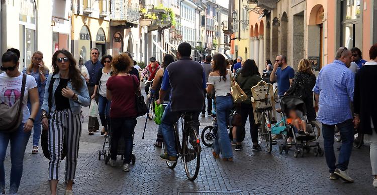 Nuove aperture, il commercio rialza la testa