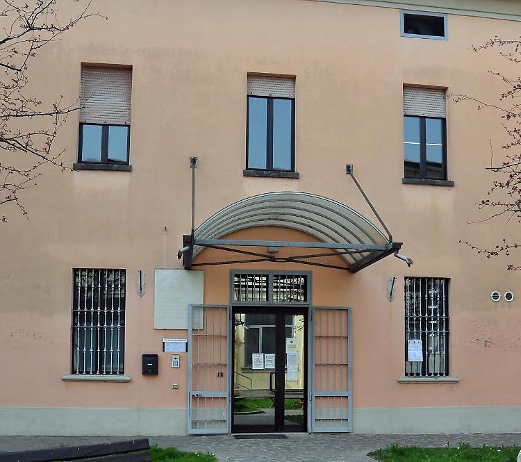 «Troppe mosche, rimuovete i rifiuti»