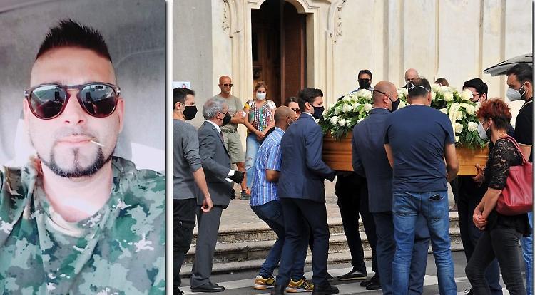 Lacrime per l’ultimo saluto a Luigi Donadei