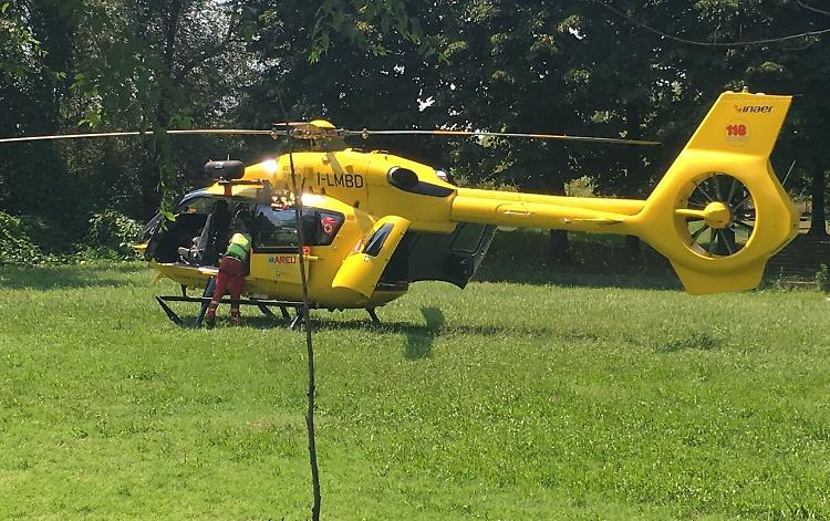 Cade dal monopattino elettrico, interviene l'eliambulanza