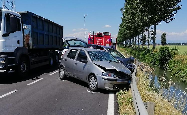 Schianto sulla Bergamina, disagi per il traffico con code e rallentamenti