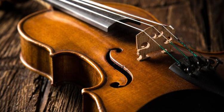 Rilancio turistico di Cremona con lo Stradivari in Galleria a Milano