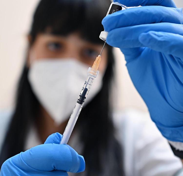 Sanitari, 1.200 senza vaccino. In 672 ignorano i solleciti di Ats