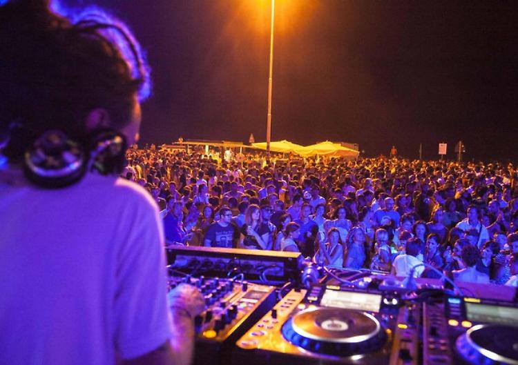 Lombardia, il  Consiglio regionale chiede rapida riapertura delle discoteche