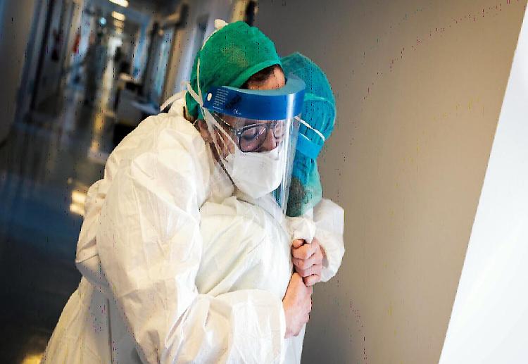 Lombardia, meno di 50 ricoverati in Terapia intensiva 