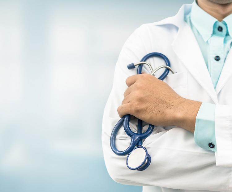 C'è il nuovo medico. Ma fino ad agosto sarà valzer di camici