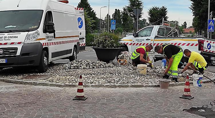 Doppio cantiere: inizio di settimana difficile in via Indipendenza