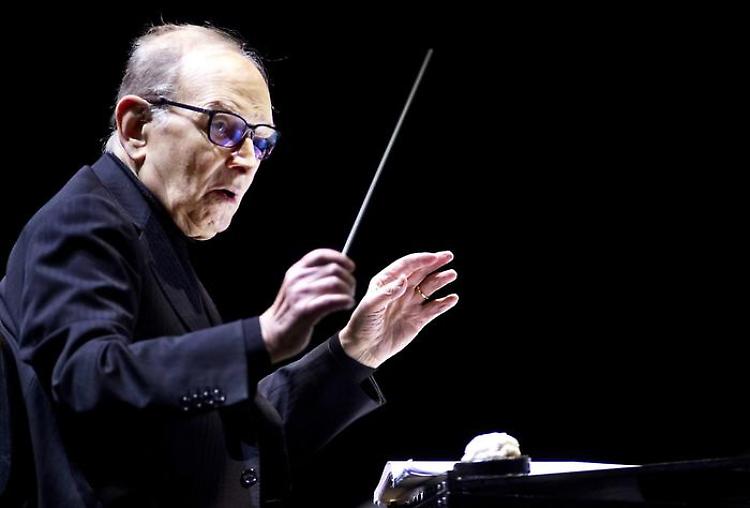 Mostre: a anno dalla morte omaggio foto-musicale a Morricone